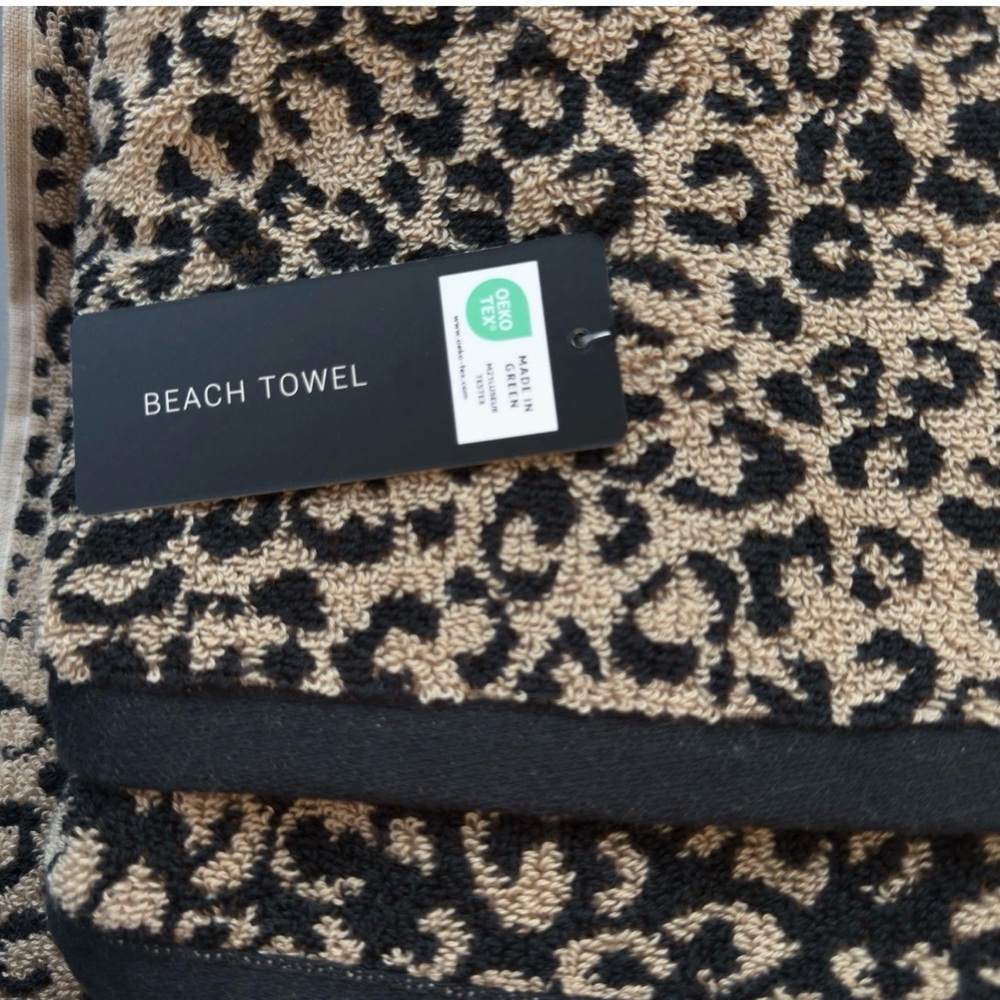 2 Rachel Zoe Tan Black Reversable 40” x 70” Beach Towel Animal Cheetah print New - Picture 5 of 5